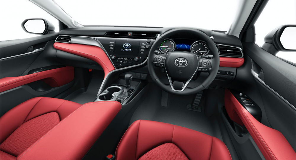 Hàng ghế trước của Toyota Camry Black Edition