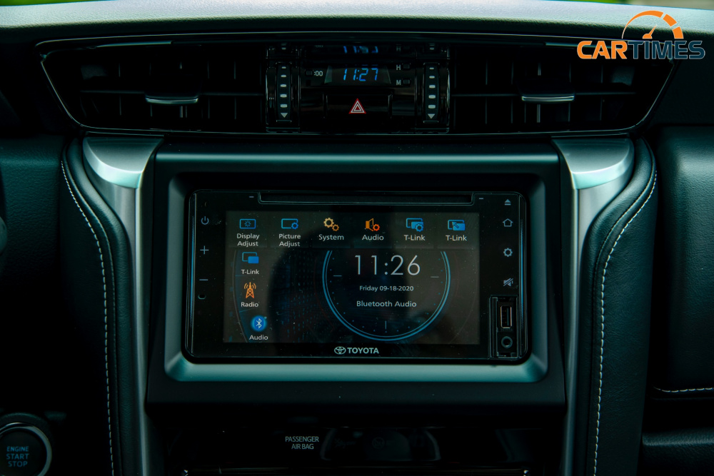 Màn hình giải trí trên Toyota Fortuner 2020
