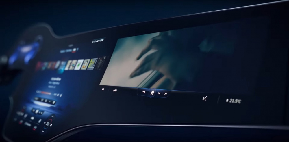 Màn hình 56 inches trên xe Mercedes-Benz