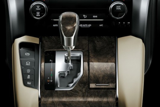 Toyota Alphard 2021 nâng cấp chính thức có mặt tại đại lý