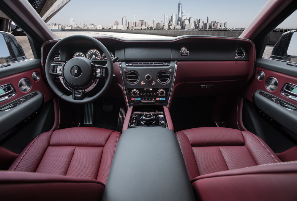 Hàng ghế trước của xe Rolls-Royce Cullinan Klassen