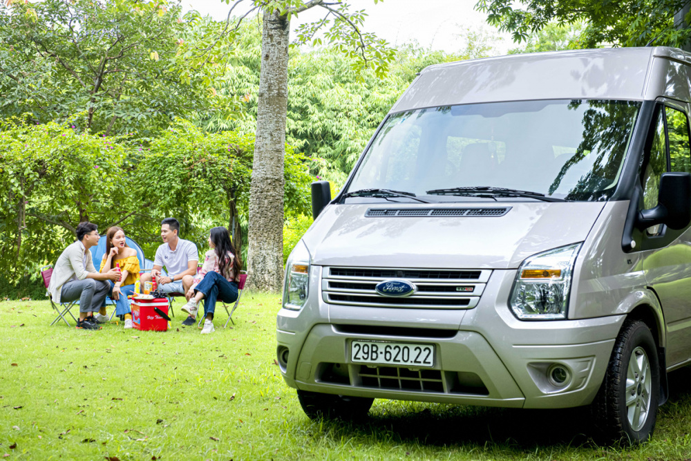 Thiết kế nội và ngoại thất hiện đại của Ford Transit mang đến cho hành khách những trải nghiệm thoải mái trên suốt chuyến hành trình