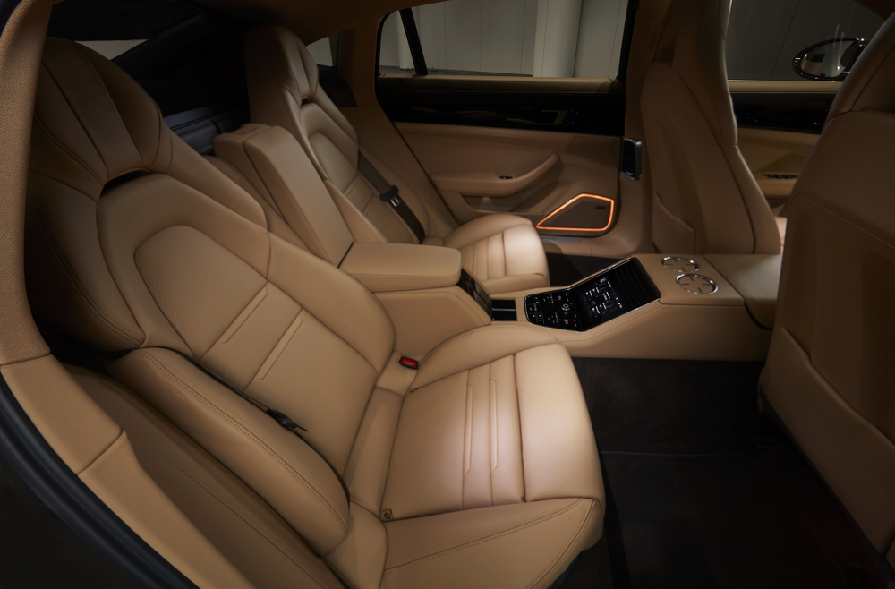 Hàng ghế sau xe Porsche Panamera phiên bản nâng cấp