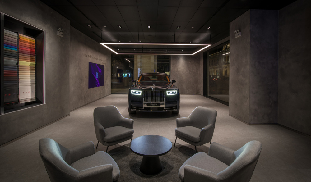Boutique Showroom trưng bày hai mẫu xe mới nhất của Rolls-Royce
