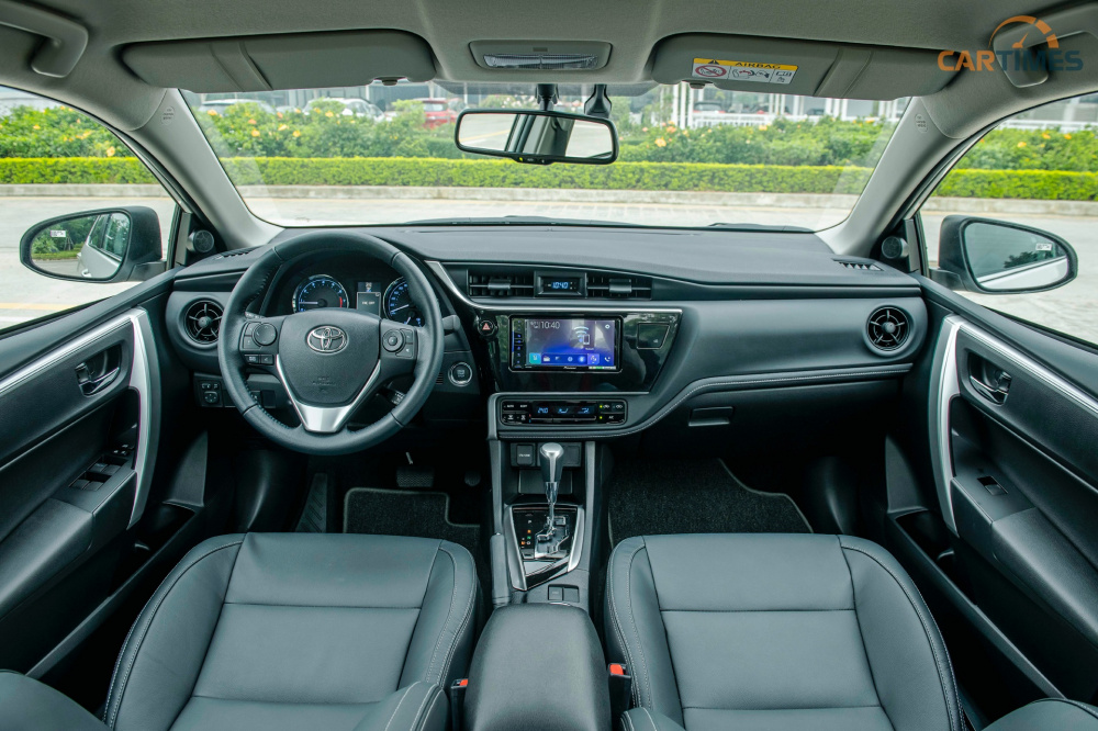 Hàng ghế trước của xe Toyota Corolla Altis