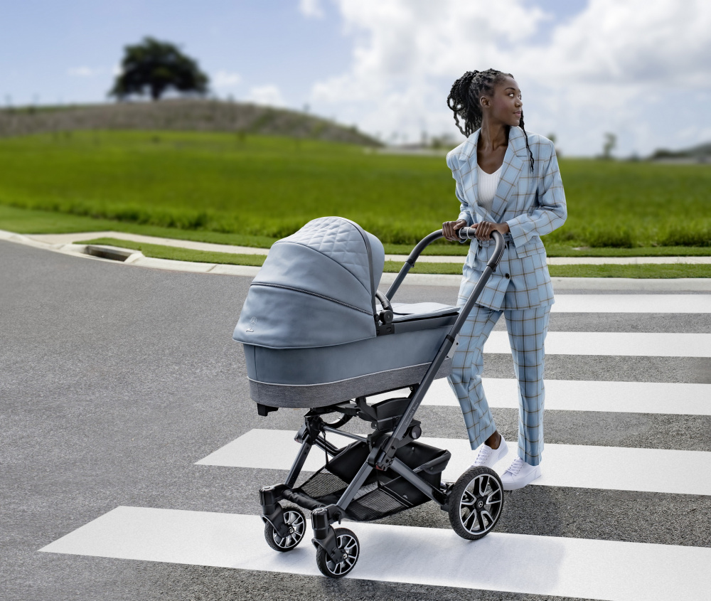 Xe đẩy dành cho những gia đình mê Mercedes-Benz