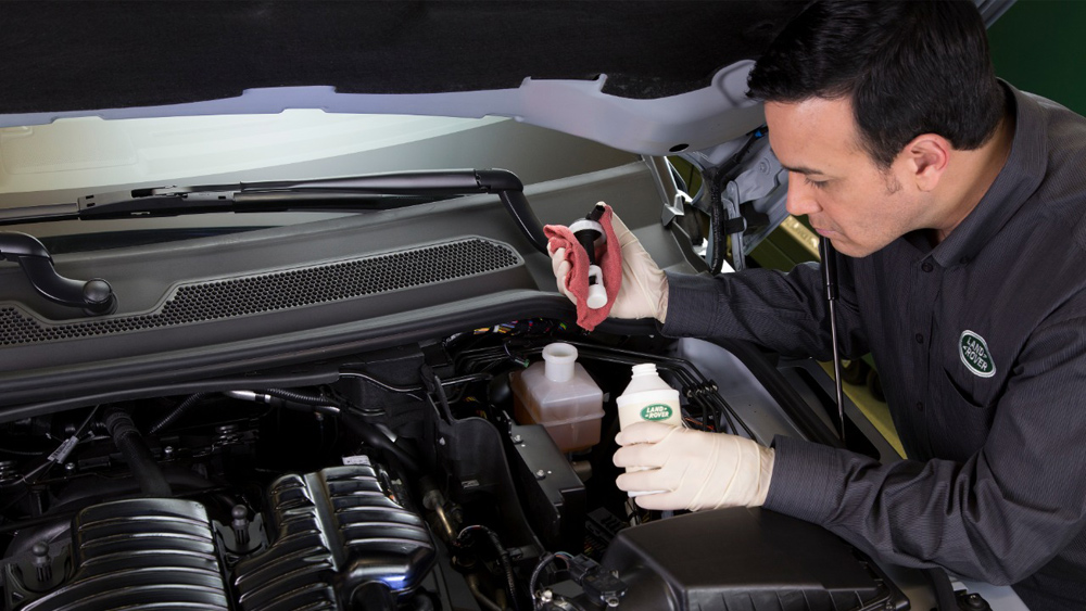 Khách hàng đang sở hữu Jaguar hoặc Land Rover vào làm dịch vụ bảo dưỡng, sữa chữa tại xưởng dịch vụ ủy quyền sẽ nhận được ưu đãi.