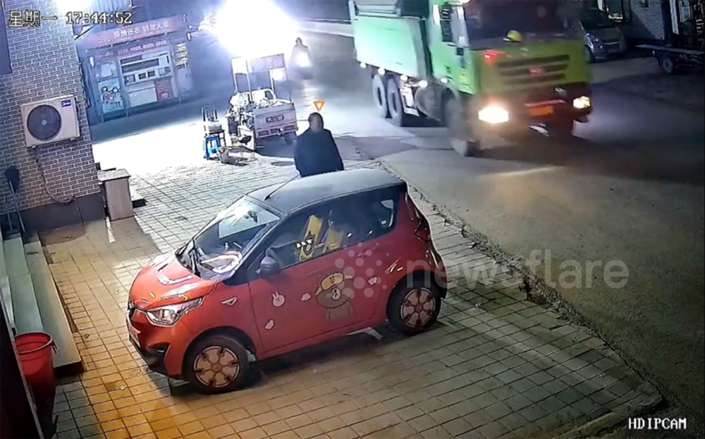 Thời điểm trước khi lốp xe tải phát nổ