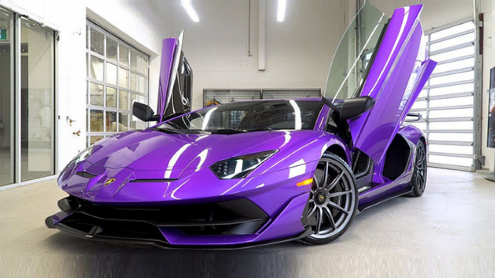 Lamborghini tím