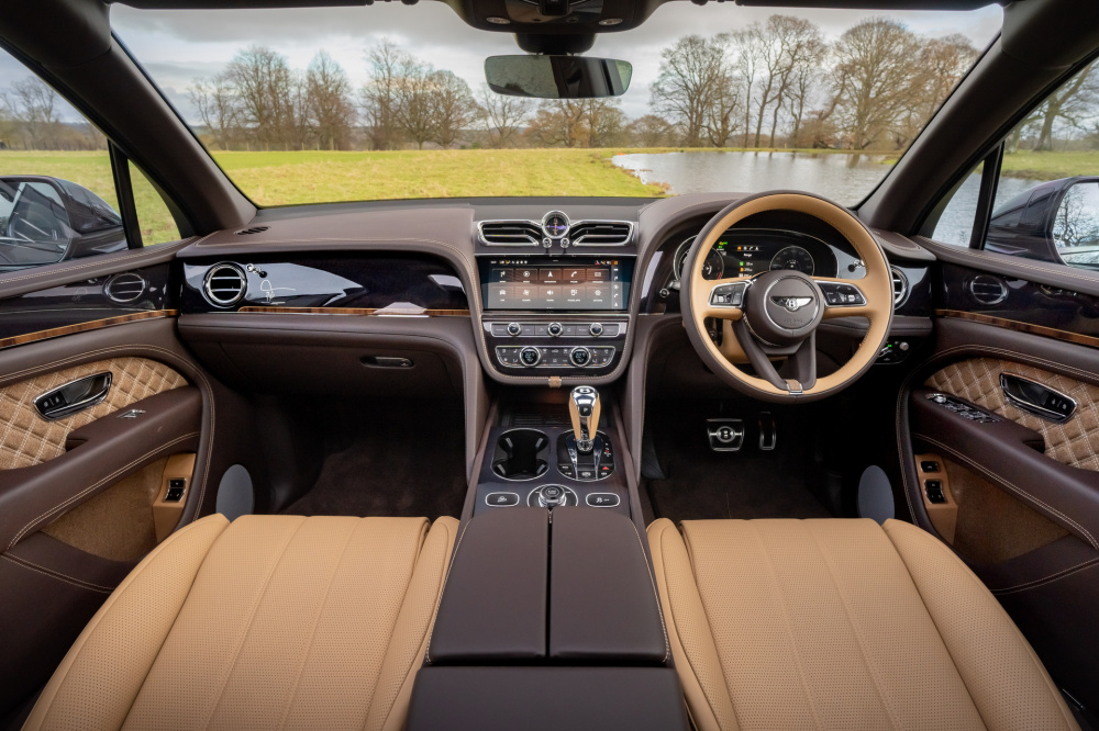 Hàng ghế trước của xe Bentley Bentayga “Outdoor Pursuits Collection”
