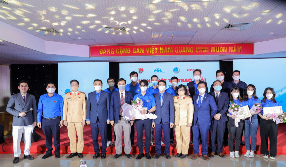 Trao giải cuộc thi “Thanh niên với Văn hóa Cwincom Cá cược thể thao” năm 2021