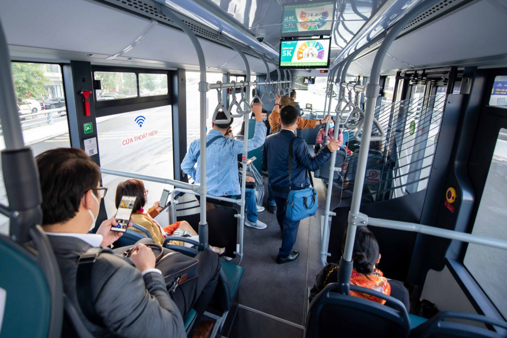 Rất đông người dân đã trải nghiệm dịch vụ của VinBus