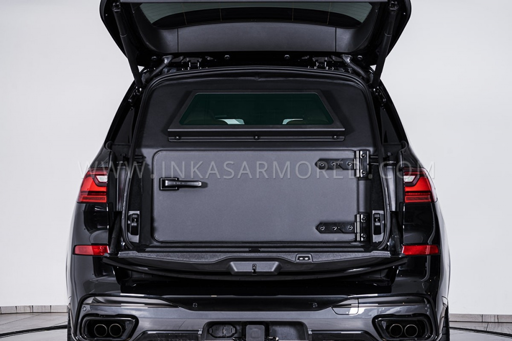 Cốp sau có cửa an toàn của xe BMW X7