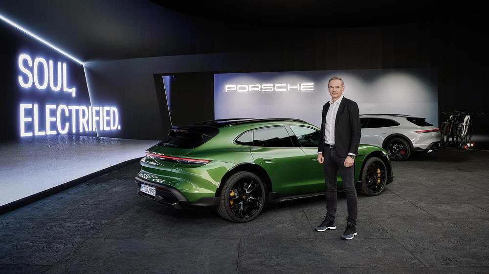 Chủ tịch Hội đồng quản trị của Porsche AG, ông Oliver Blume tại buổi ra mắt toàn cầu của phiên bản Taycan Cross Turismo tại Munich