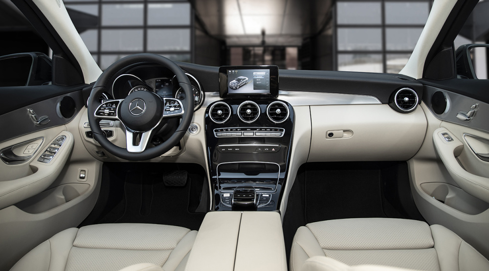 Nội thất xe Mercedes-Benz C 180 AMG