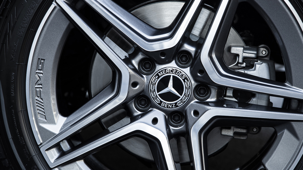 La zăng Mercedes-Benz C 180 AMG