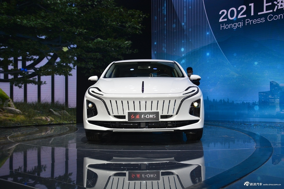Đầu xe Hongqi E-QM5