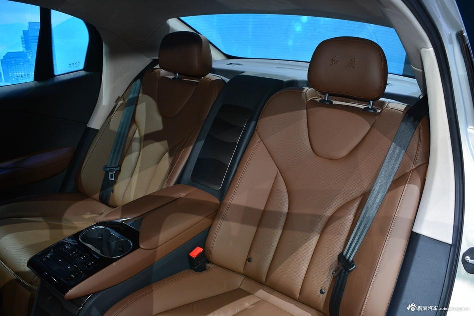 Hàng ghế sau xe Hongqi E-QM5