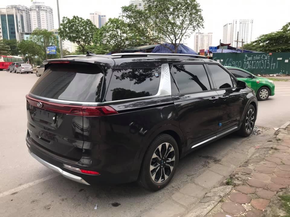Đuôi xe Kia Sedona 2021
