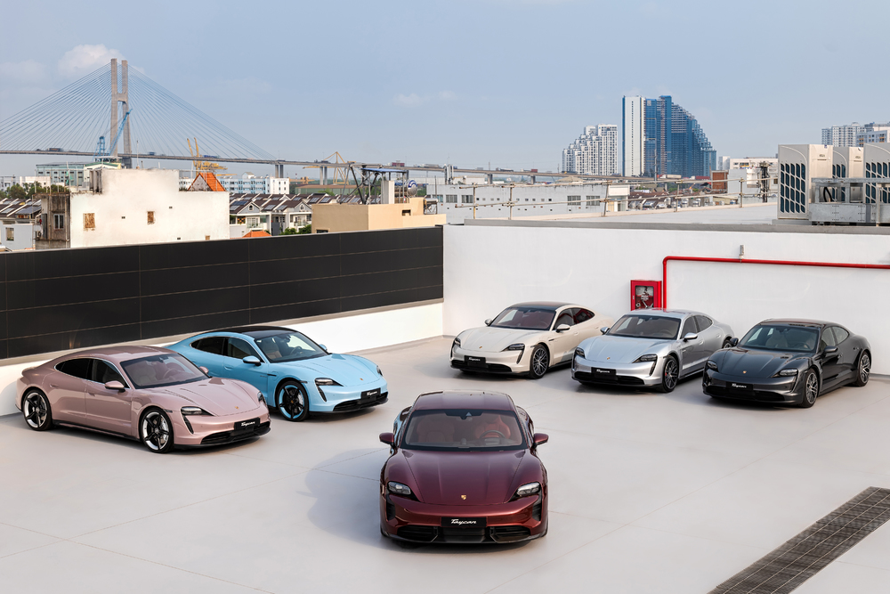 Những chiếc Porsche Taycan đầu tiên được giao đến khách hàng