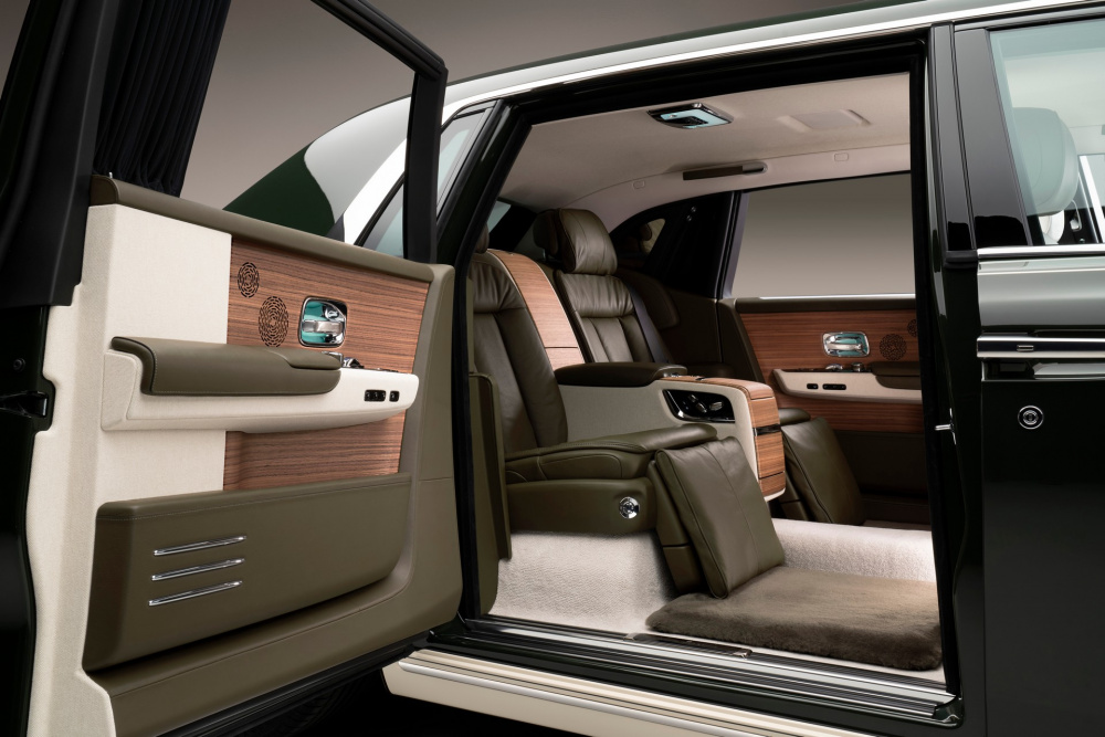 Hàng ghế sau của xe Rolls Royce Phantom Oribe