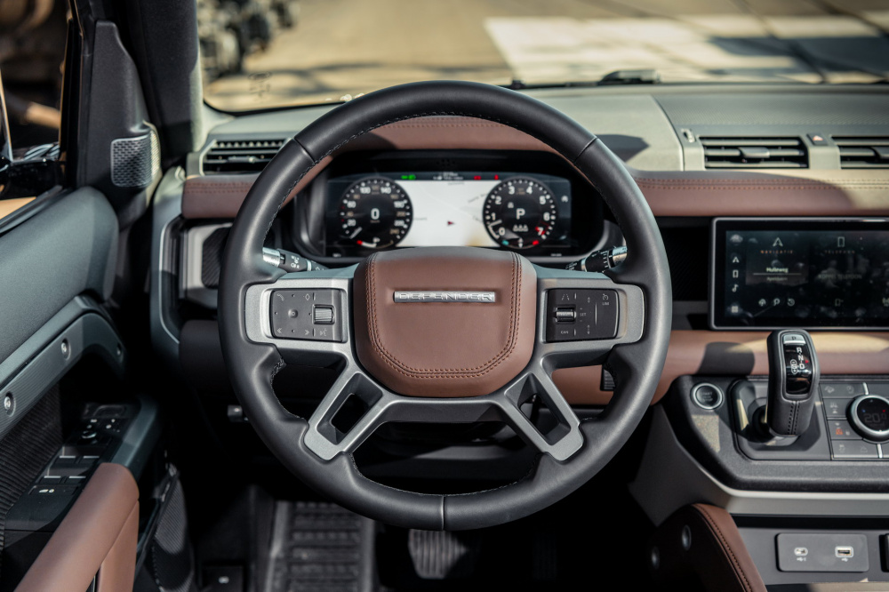 Cabin Rover Defender độ Niels van Roij Design 