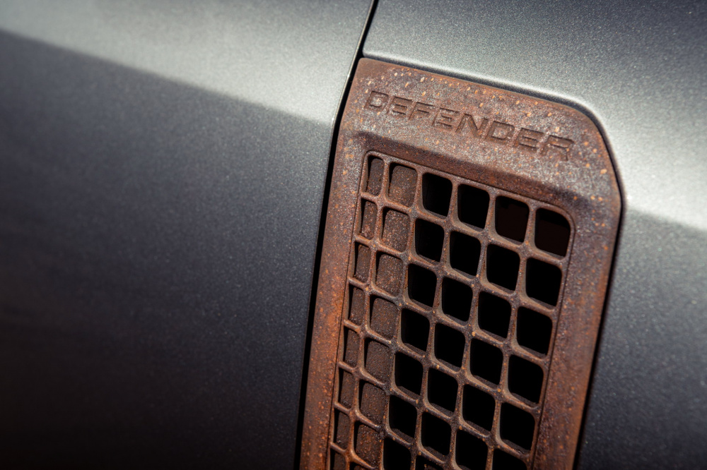 Mang cá trên xe Land Rover Defender độ Niels van Roij Design 