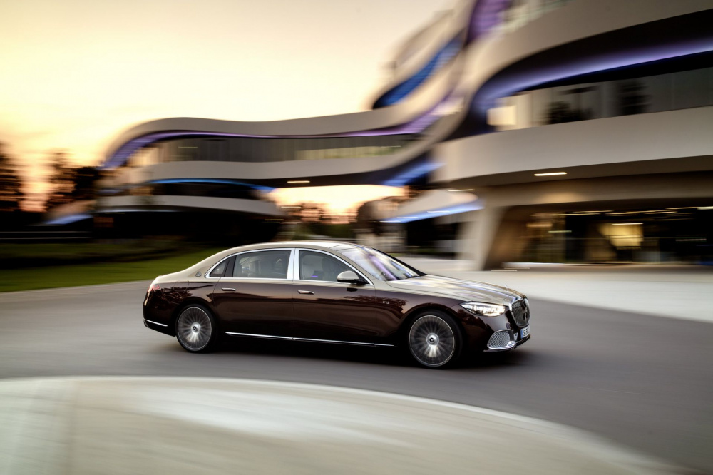 Mercedes-Maybach S680 4MATIC trang bị động cơ V12