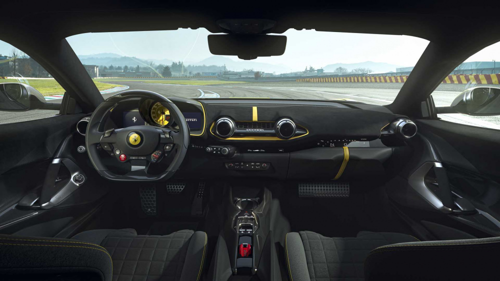 Cabin xe Ferrari 812 Competizione