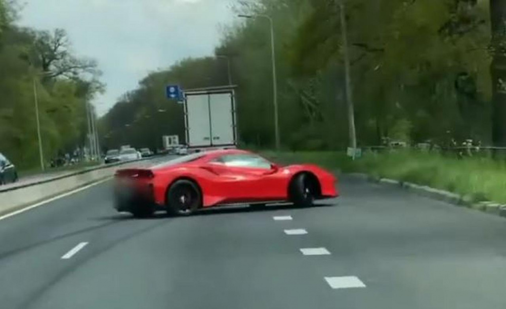 Tài xế lái Ferrari 488 Pista cẩu thả dẫn tới tai nạn đáng tiếc