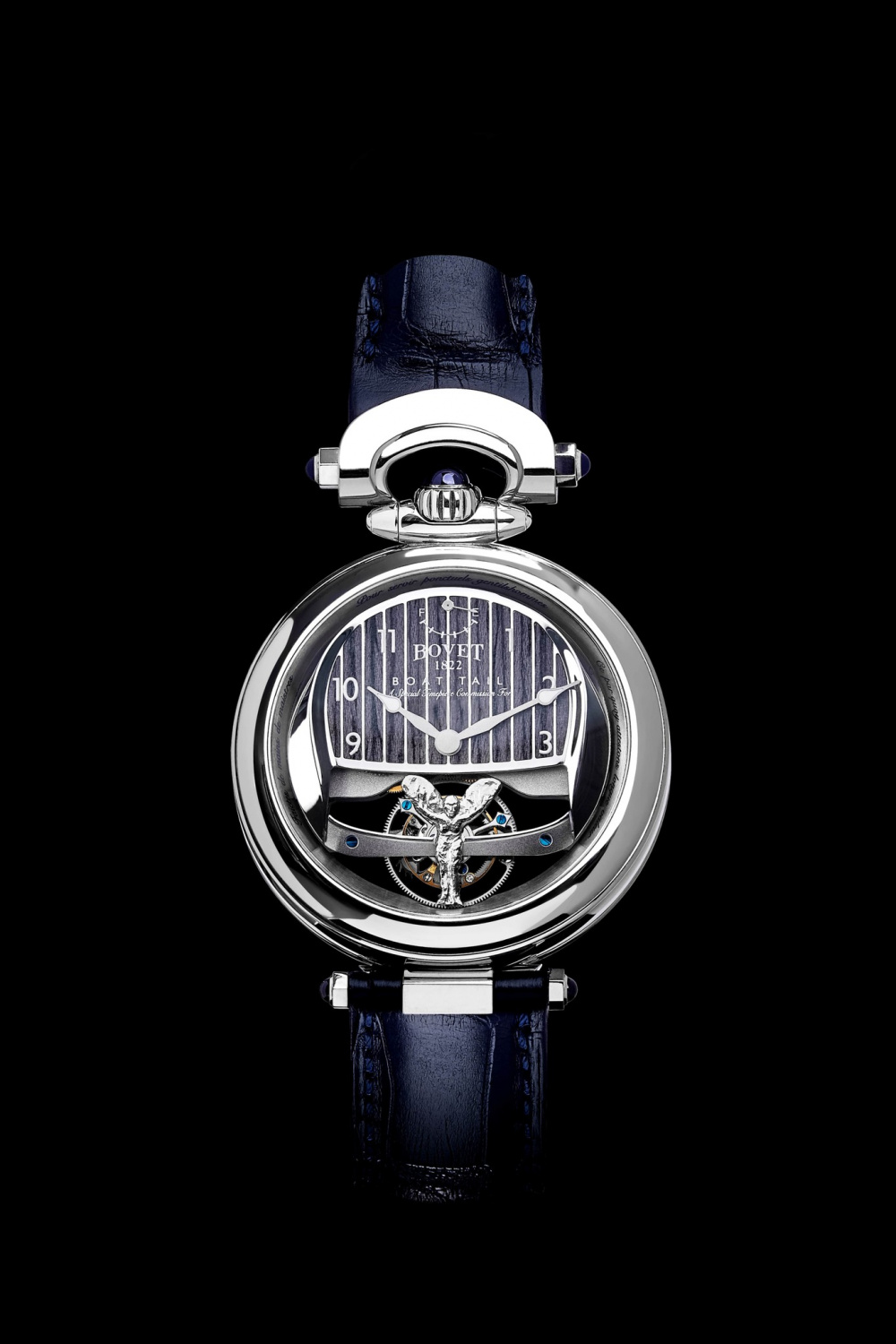 Hai chiếc đồng hồ sử dụng bộ máy tourbillon và có khả năng dự trữ năng lượng đến năm ngày