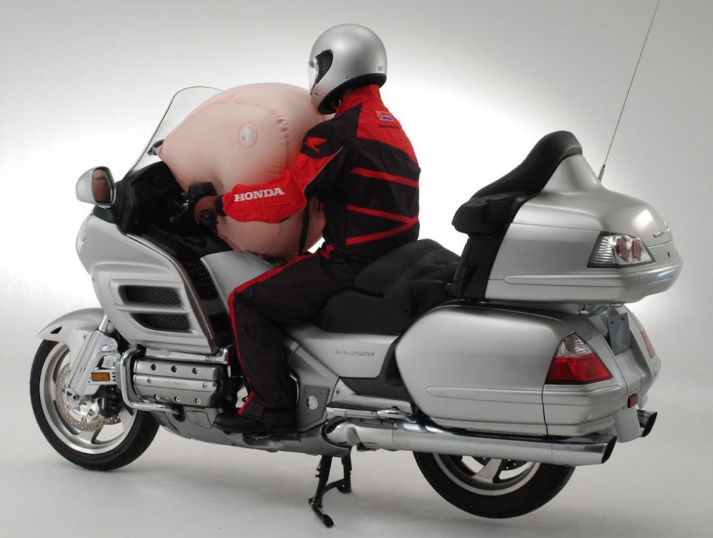 Chiếc Gold Wing 2006 là xe máy đầu tiên của Honda có túi khí