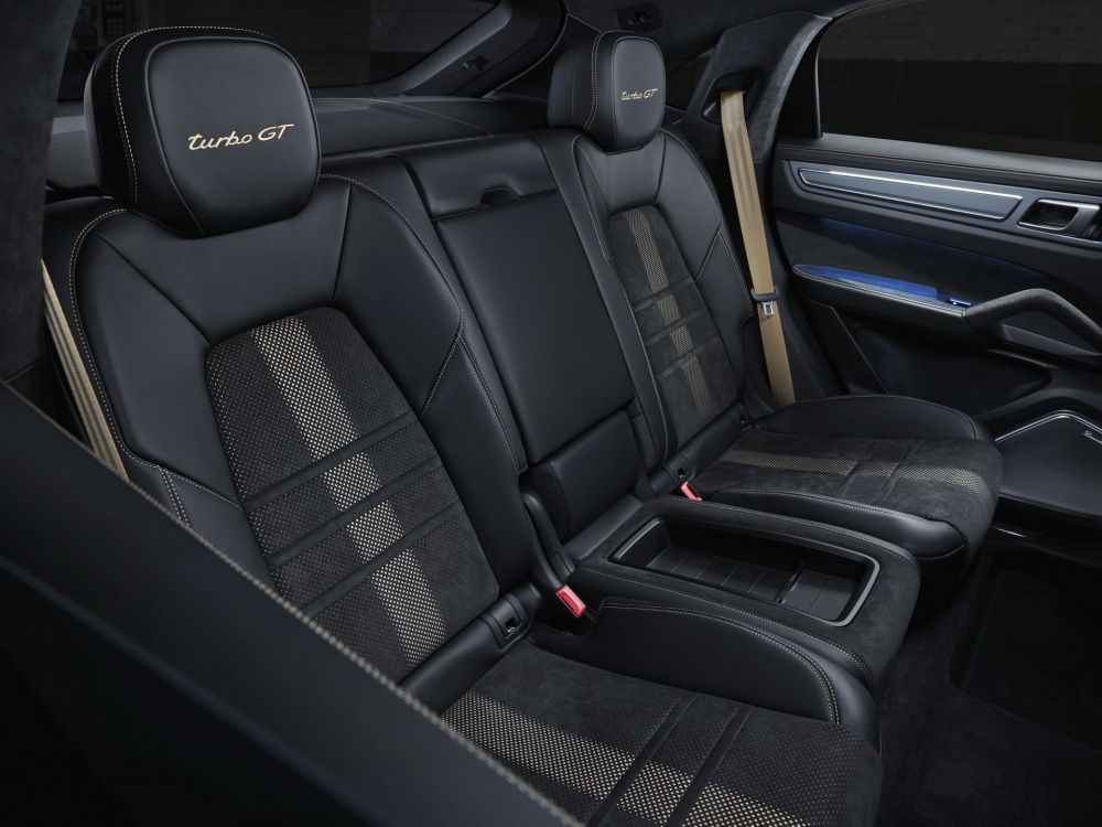 Hàng ghế sau của xe Porsche Cayenne Turbo GT