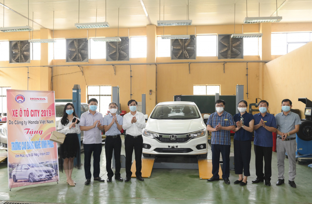 Công ty Honda Việt Nam trao tặng 01 xe ô tô Honda City 2019 cho trường Cao đẳng Nghề Vĩnh Phúc