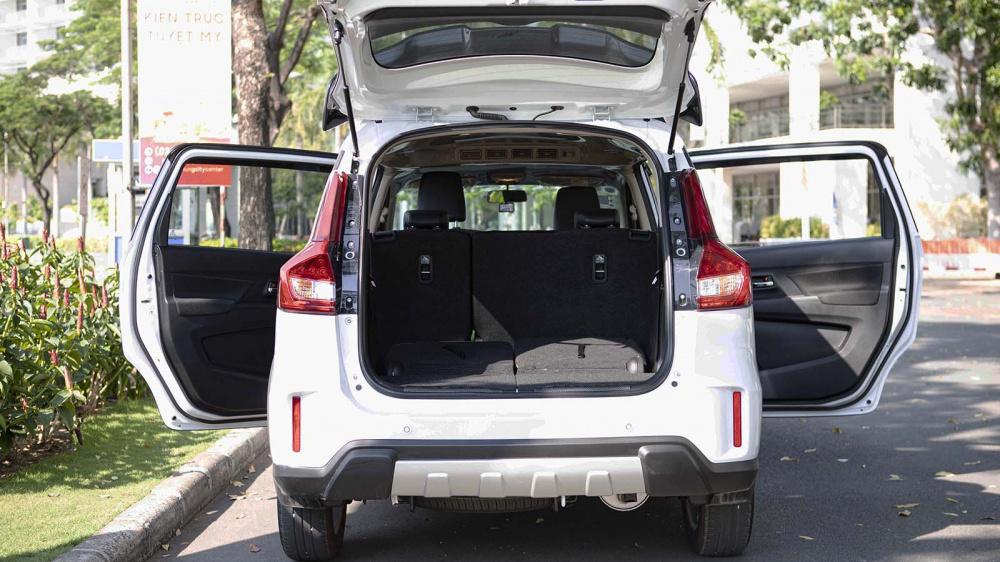 Suzuki XL7 là mẫu xe 7 chỗ SUV phù hợp cho những chuyến đi dài cho gia đình đông người với nhiều hành lý
