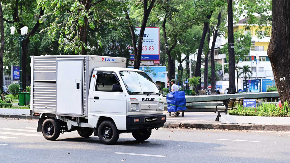 Suzuki Carry Truck Truck - mẫu tải nhẹ lý tưởng với mức tiết kiệm nhiên liệu chỉ 6L/100km