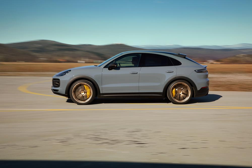 Ngôi sao mới của gia đình Porsche: Cayenne Turbo GT
