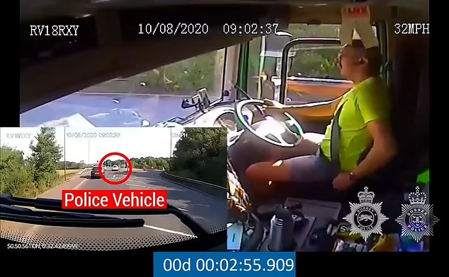 Chỉ cài dây an toàn khi thấy có xe cảnh sát phía trước