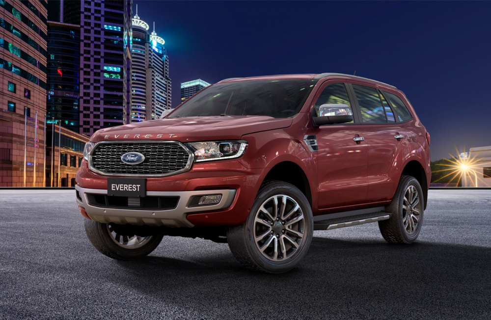 Phiên bản Everest 4WD có thể dễ dàng vượt qua vùng nước sâu tới 800 mm