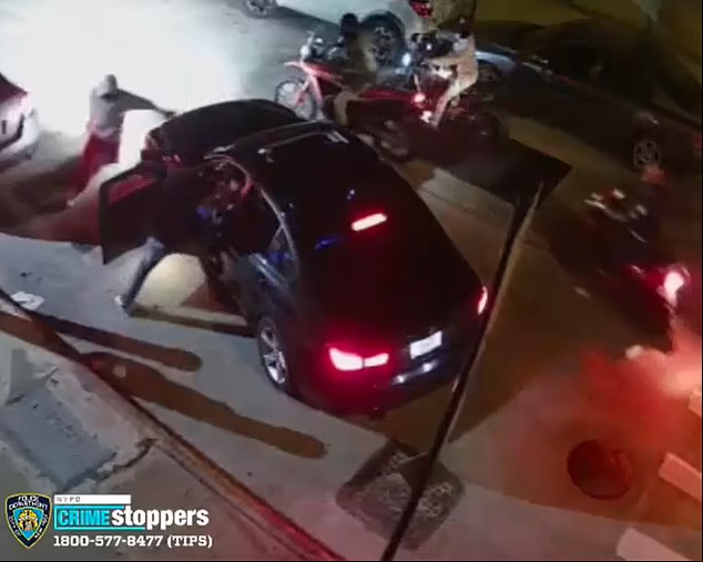 Băng cướp chặn tài xế BMW cướp ô tô
