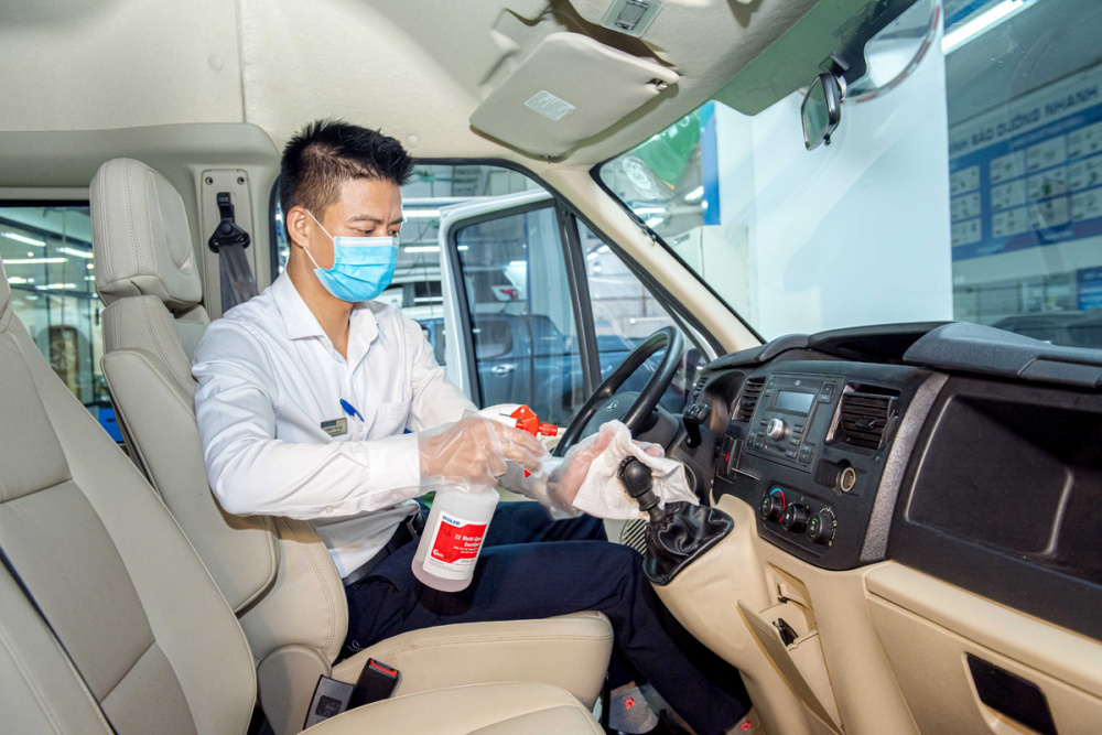 các kỹ thuật viên của Ford sẽ tiến hành Tải về ứng dụng CWIN05 ngay hôm nay khử khuẩn xe