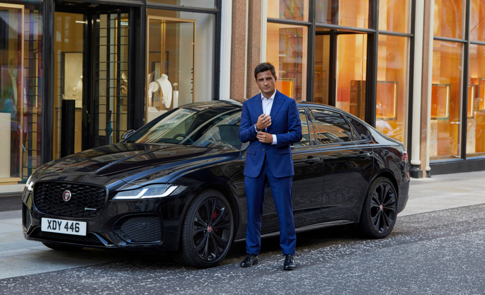 Tay đua Mitch Evans của Đội đua Jaguar Racing và xe Jaguar XF