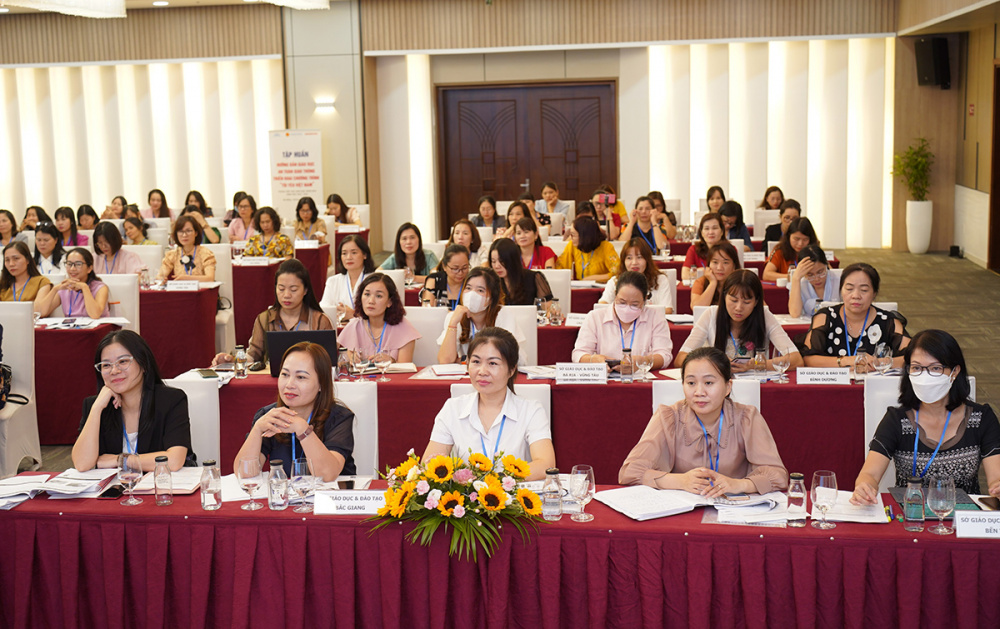 Các thầy cô hào hứng tham dự lớp tập huấn