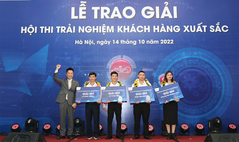 HVN trao Giải nhì cho các thí sinh