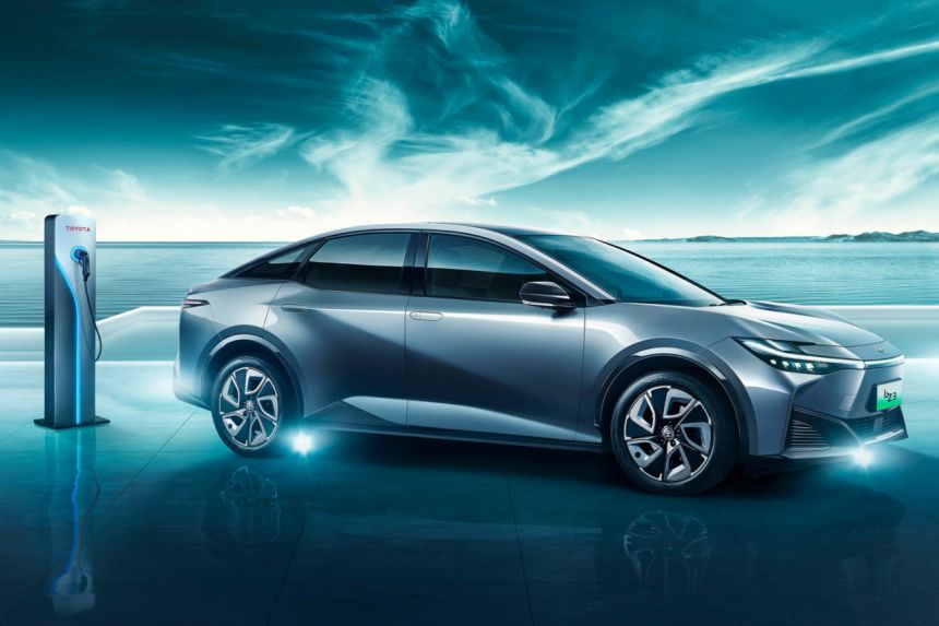 Toyota bZ3 2023 ra mắt với phạm vi hoạt động lên tới 600 km