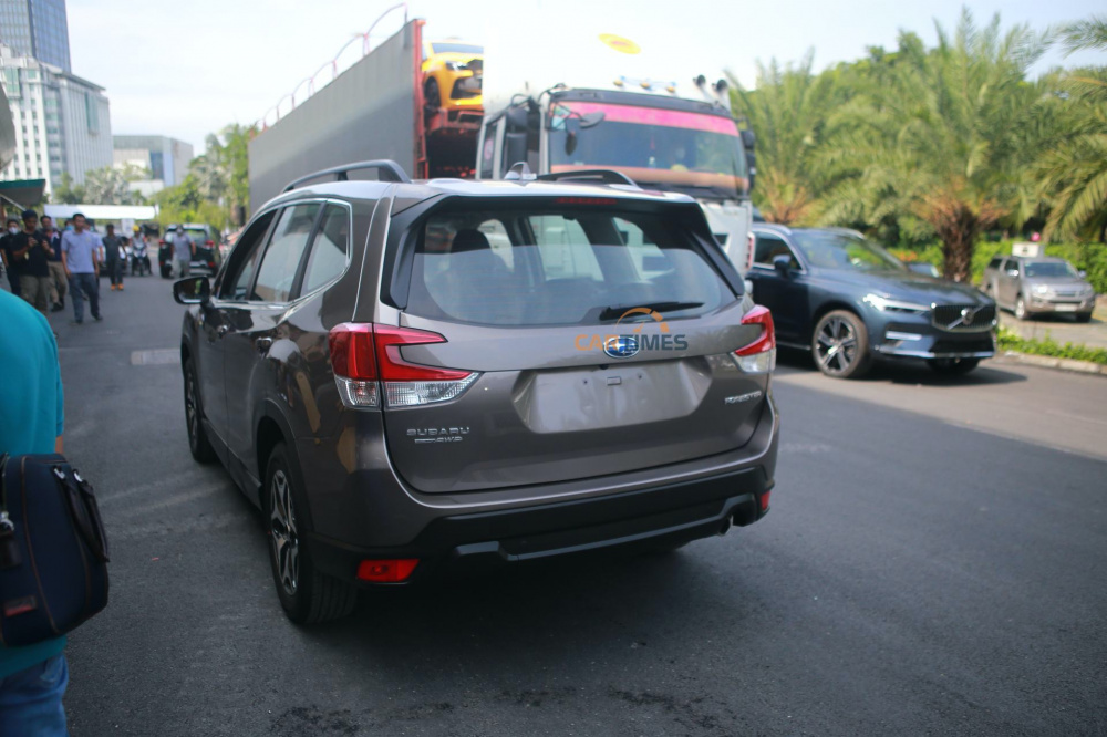 Đuôi xe Subaru Forester 2023 không có nhiều thay đổi