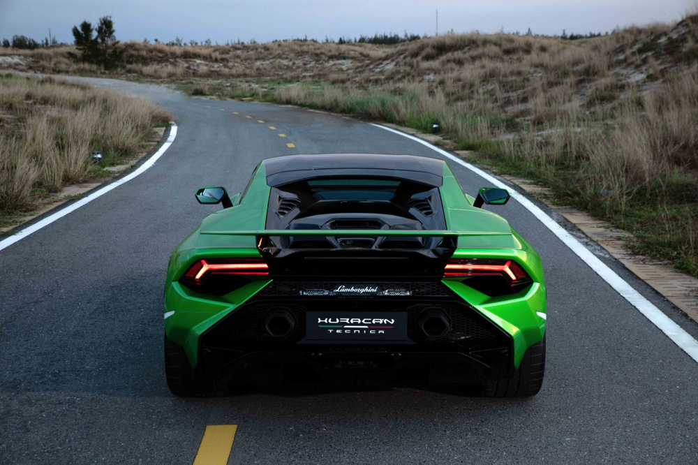 Đuôi xe Lamborghini Huracán Tecnica 