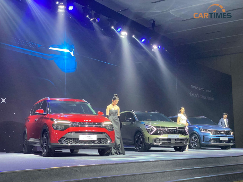 Giá lăn bánh Kia Carens 2023 tại Hà Nội và TP.HCM
