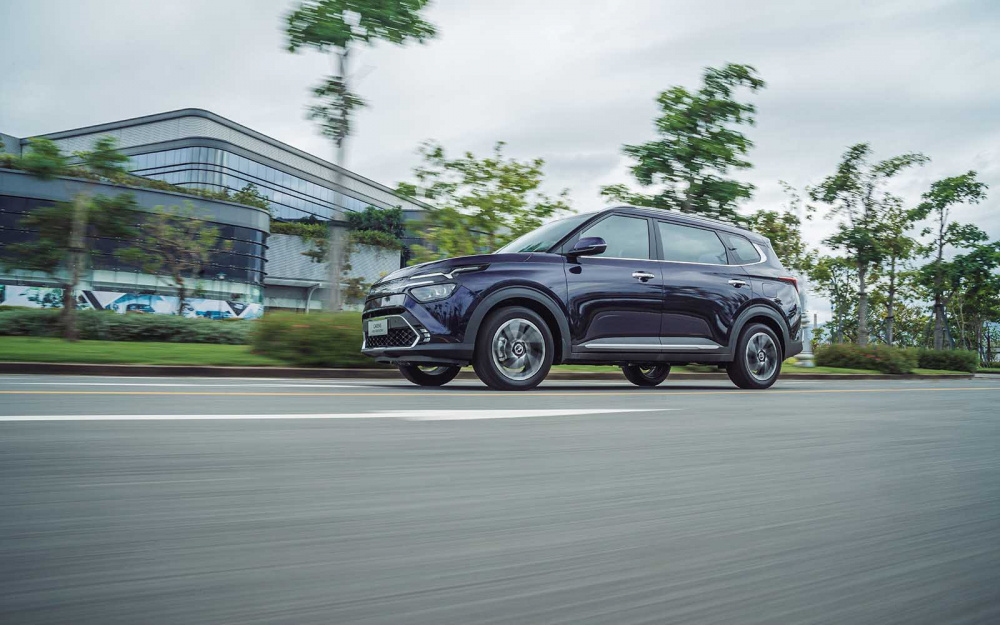 Thân xe Kia Carens 2023