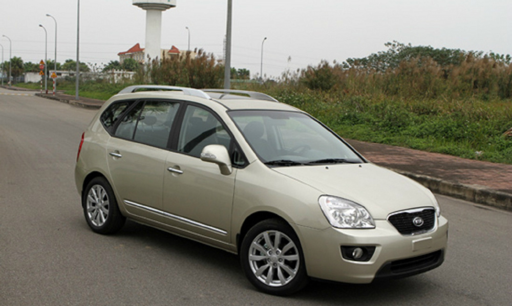 xe Kia Carens